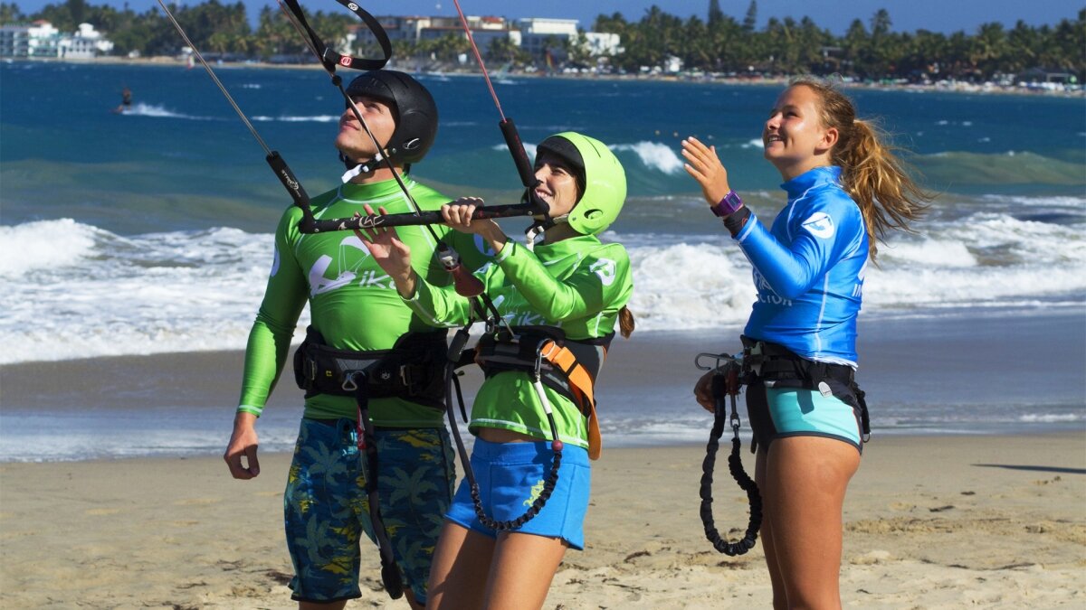 happy student and instructor learning how to kite