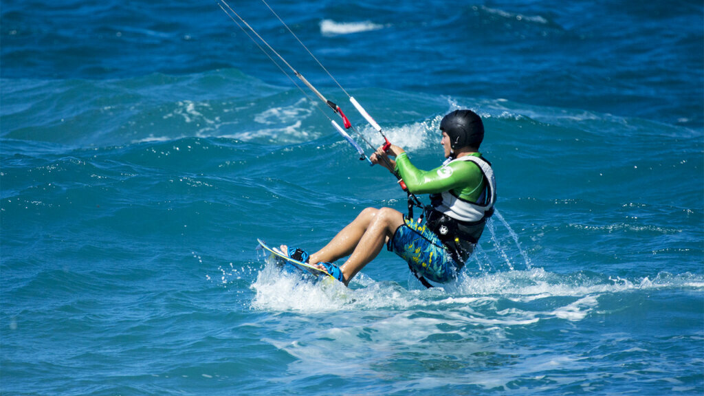 iko lesson student focused on learning kitesurfing