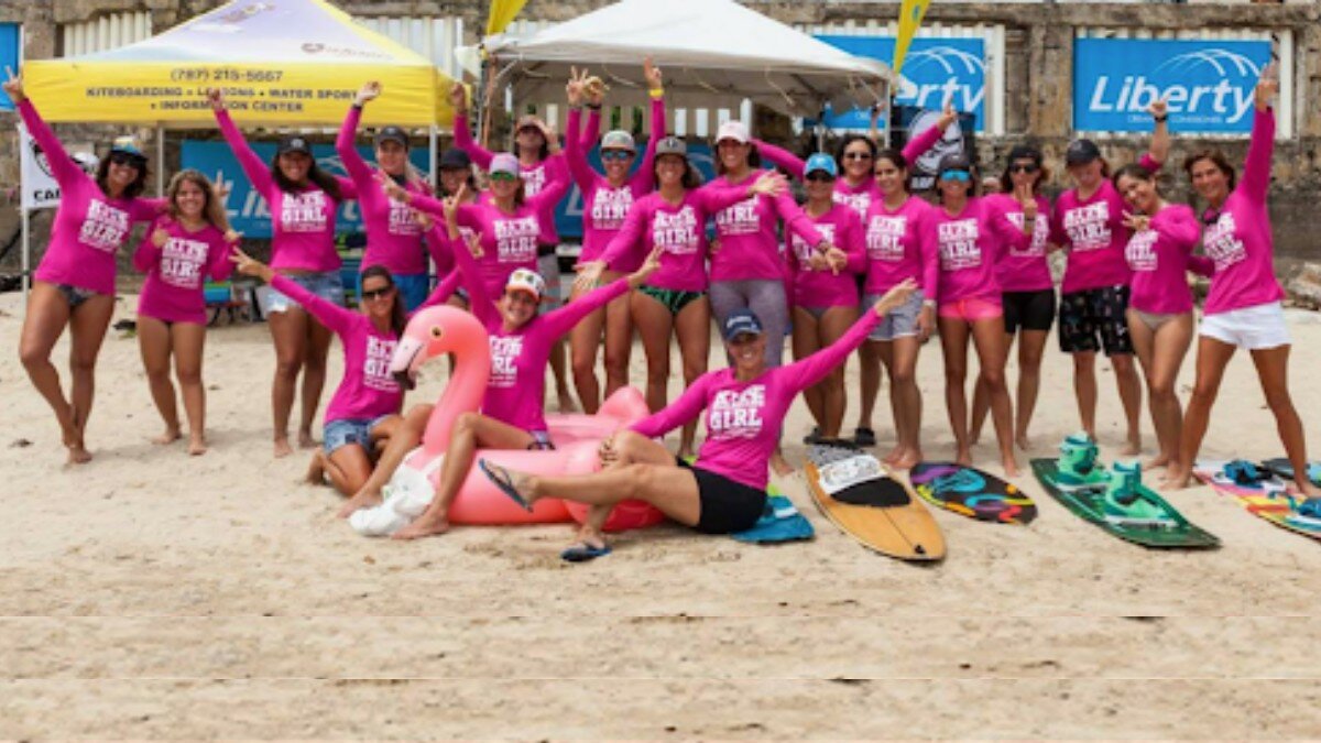 Female kitesurfers 