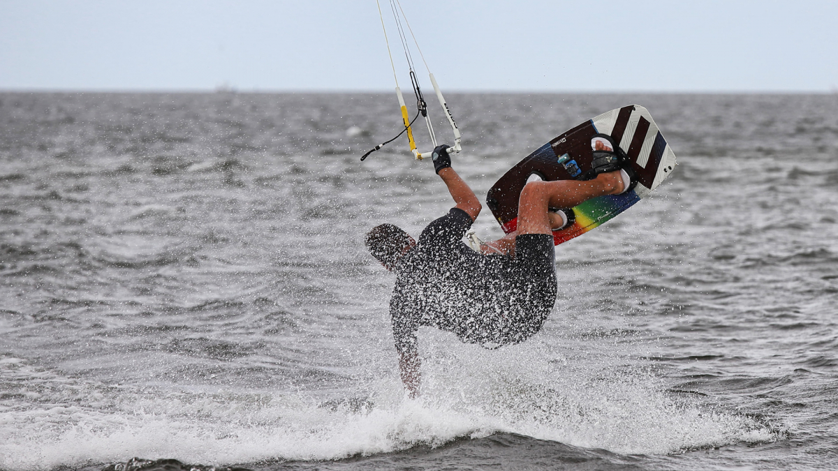kiteboard trick hand drag