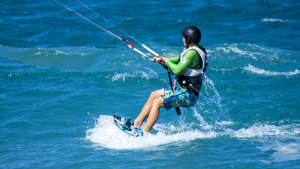 Student learning to kitesurf with an iko instructor