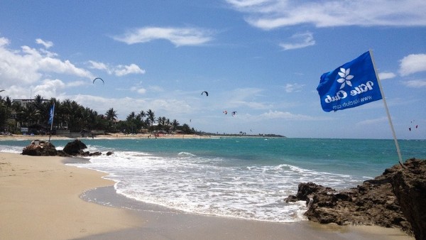 kitesurfing in cabarete in the dominican republic