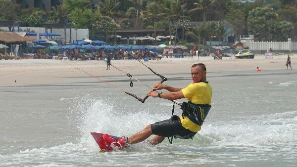 kiteboarding-asia-hua-hin-thailand