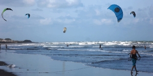 Kitesurfing in Bagasbas Beach (Bicol)