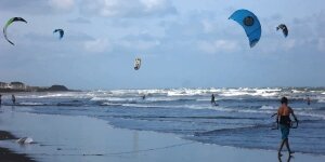 Kitesurfing in Bagasbas Beach (Bicol)