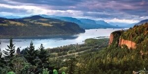 Kitesurfing in Columbia River Gorge, Oregon