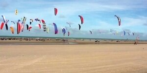 Kitesurfing in De Panne