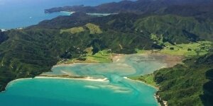 Kitesurfing in Golden Bay