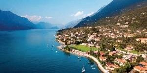 Kitesurfing in Lake Garda