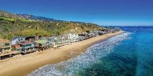 Kitesurfing in Malibu Beach