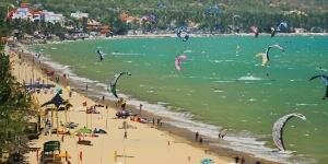 Kitesurfing in Mũi Né Beach