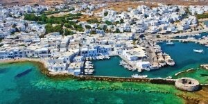 Kitesurfing in Paros