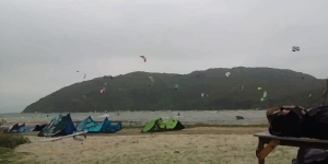 Kitesurfing in Shiu Hau wan beach